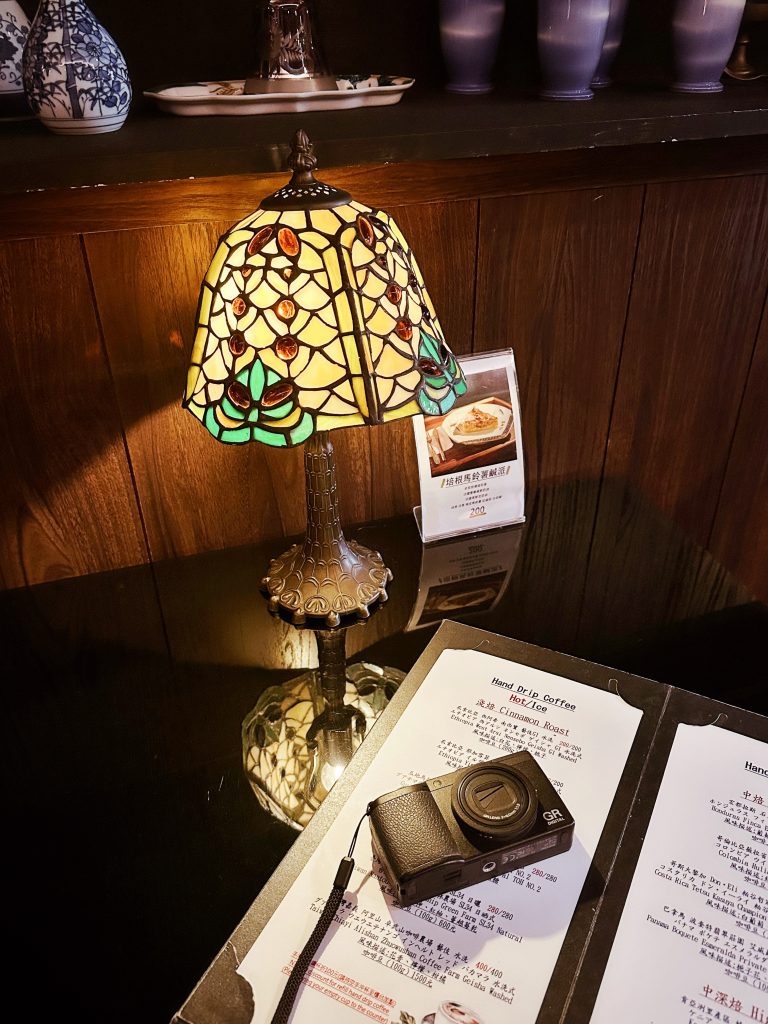 Futago Cafe 孵咖啡孵珈琲洋館 Tiffany燈與咖啡桌 台北老宅咖啡廳